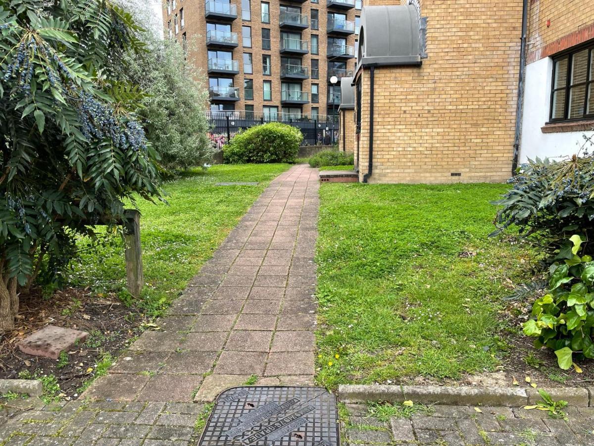 Surrey Docks Se16 Near Canada Water N Easy Access Canary Wharf Londres Exterior foto